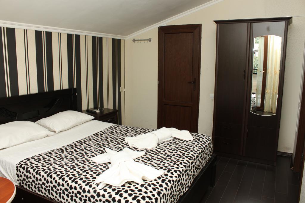 Hotel Majestic Tbilisi Kamer foto